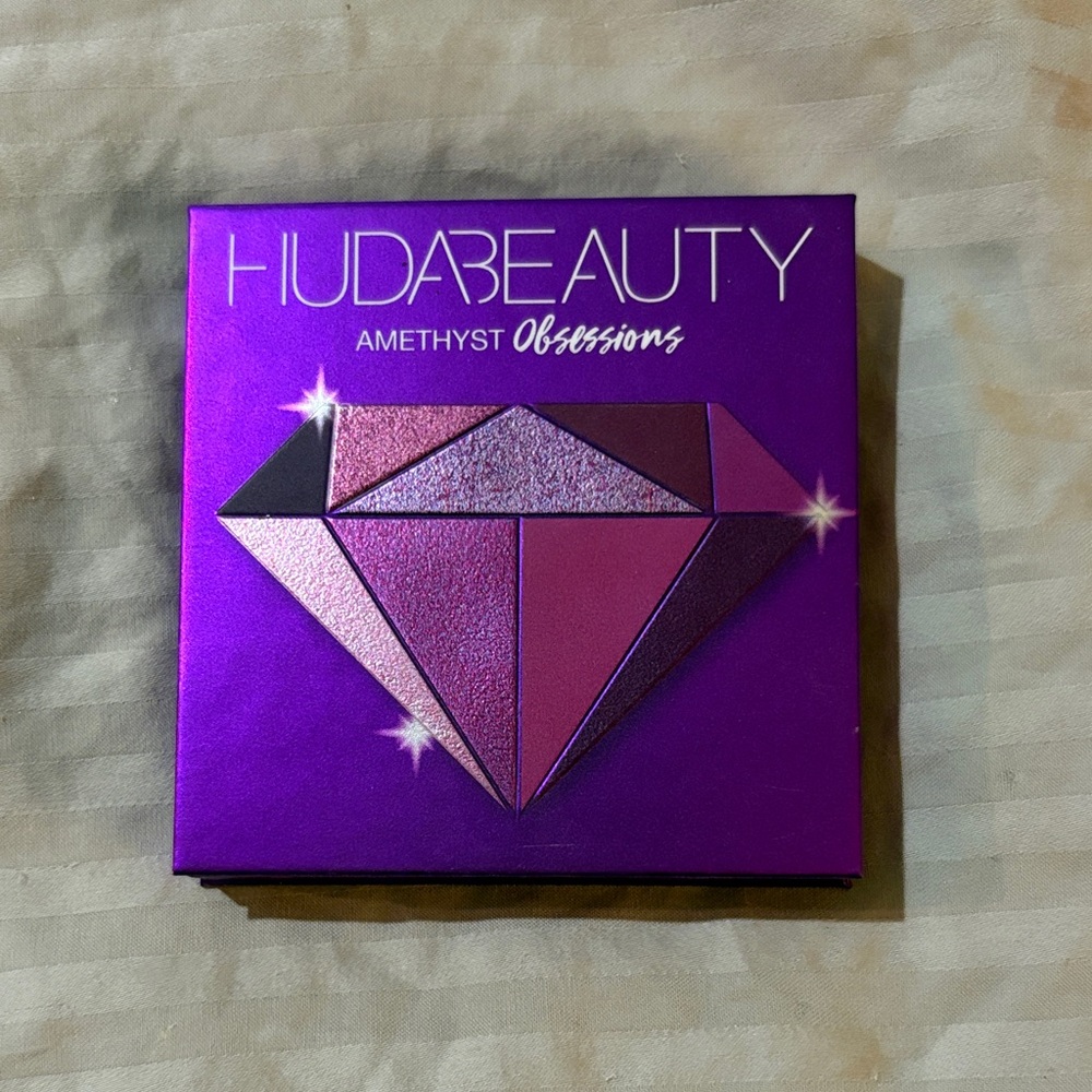 HUDA BEAUTY Amethyst Obsessions Palette - Rich Purples
